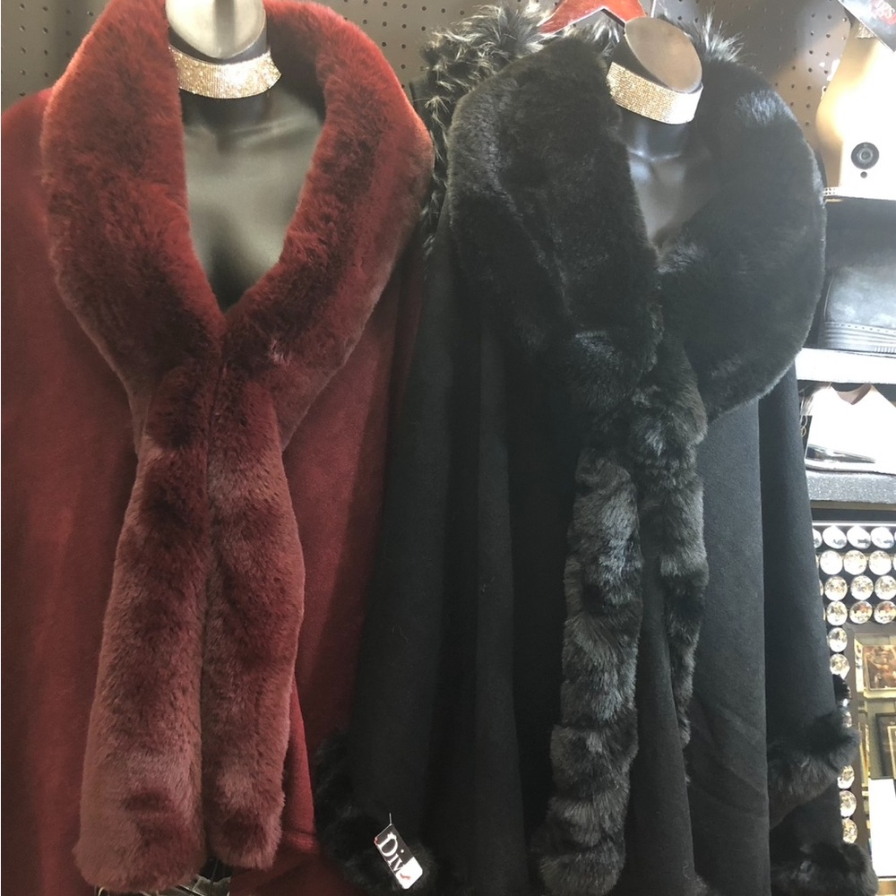 Elegant Faux Fur Trim Capes in Burgundy and Black